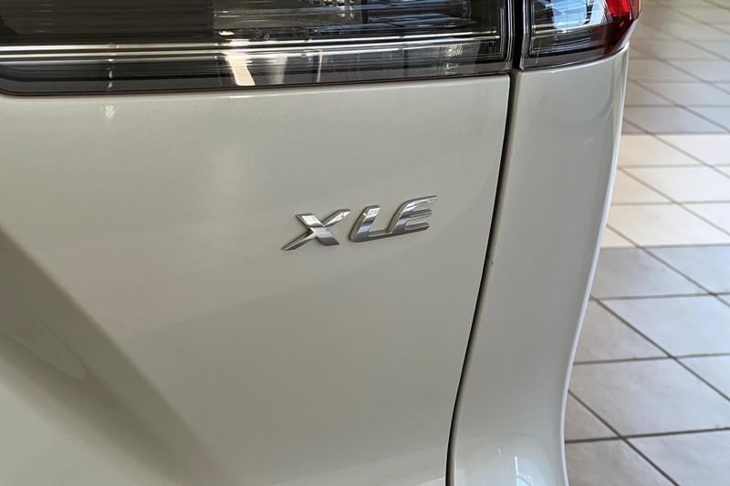 Toyota Corolla Cross Vehicle Full-screen Gallery Image 27