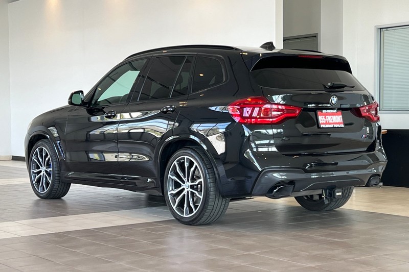 BMW X3 Vehicle Full-screen Gallery Image 06