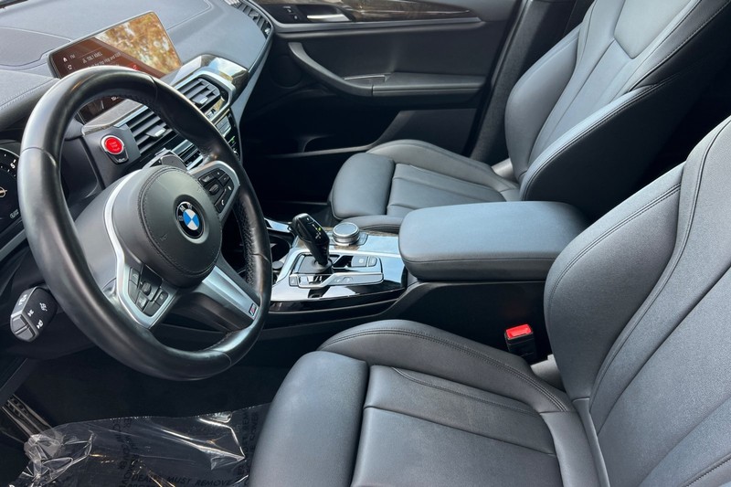 BMW X3 Vehicle Full-screen Gallery Image 10