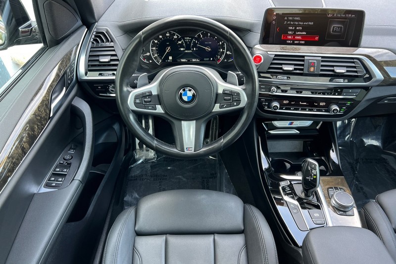 BMW X3 Vehicle Full-screen Gallery Image 14