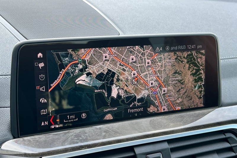 BMW X3 Vehicle Full-screen Gallery Image 19