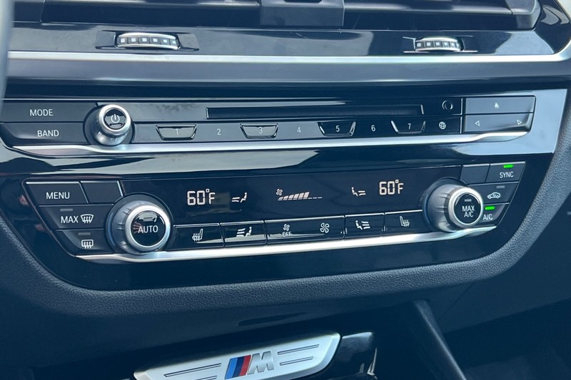 BMW X3 Vehicle Full-screen Gallery Image 21