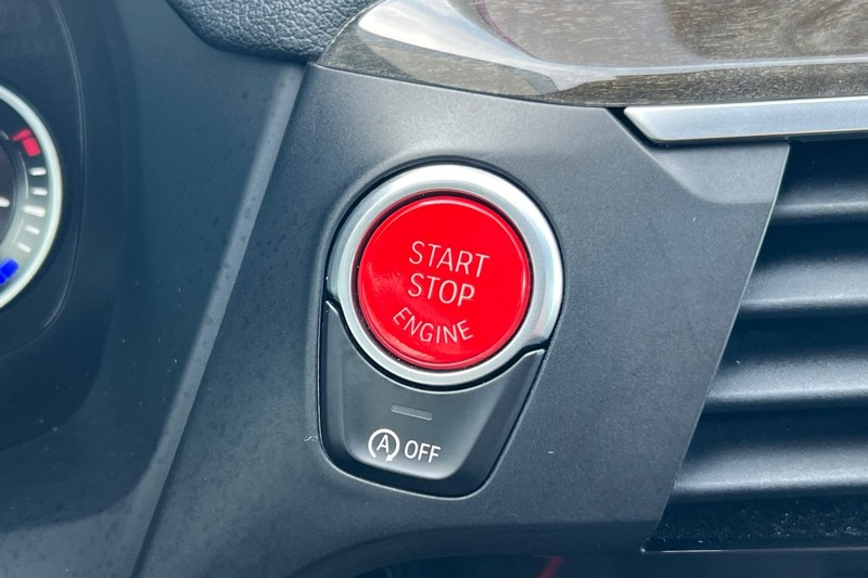 BMW X3 Vehicle Full-screen Gallery Image 23