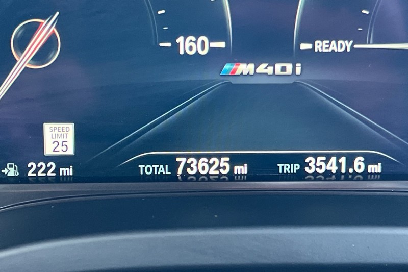 BMW X3 Vehicle Full-screen Gallery Image 26