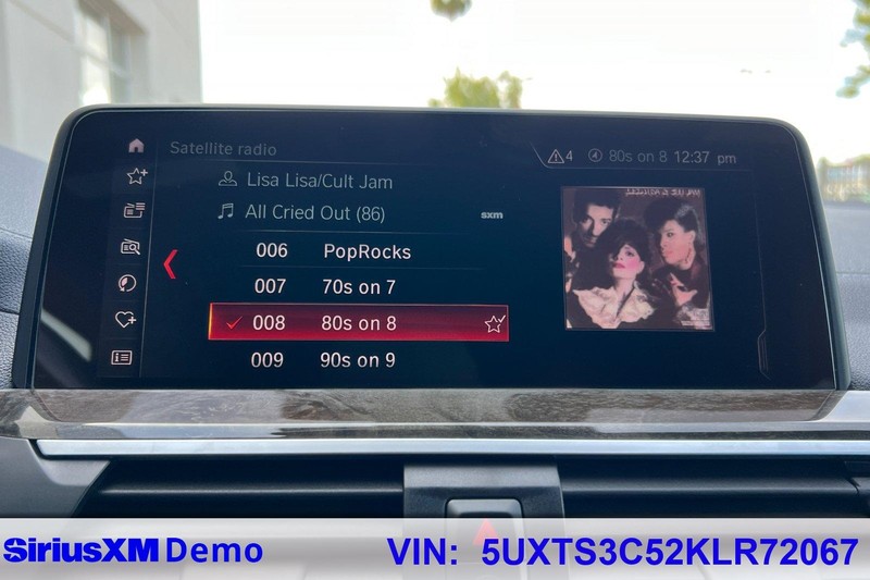 BMW X3 Vehicle Full-screen Gallery Image 29