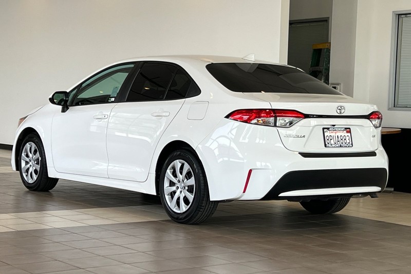 Toyota Corolla Vehicle Full-screen Gallery Image 06