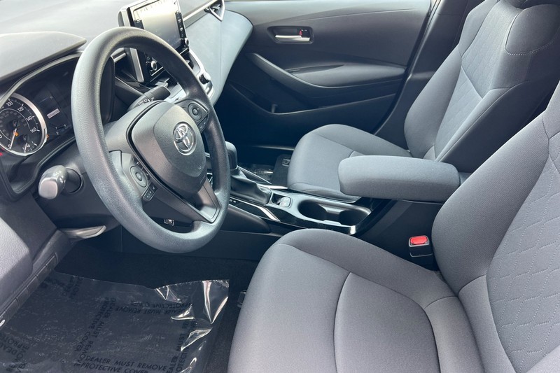 Toyota Corolla Vehicle Full-screen Gallery Image 10