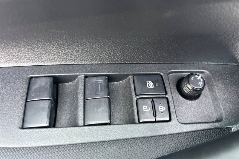 Toyota Corolla Vehicle Full-screen Gallery Image 11