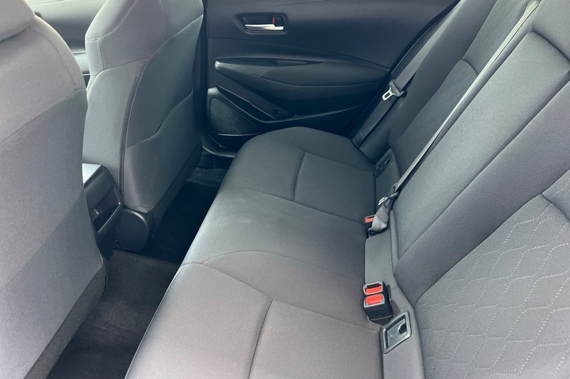 Toyota Corolla Vehicle Full-screen Gallery Image 12