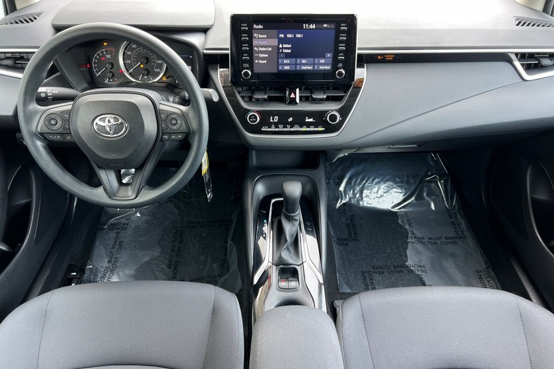 Toyota Corolla Vehicle Full-screen Gallery Image 13