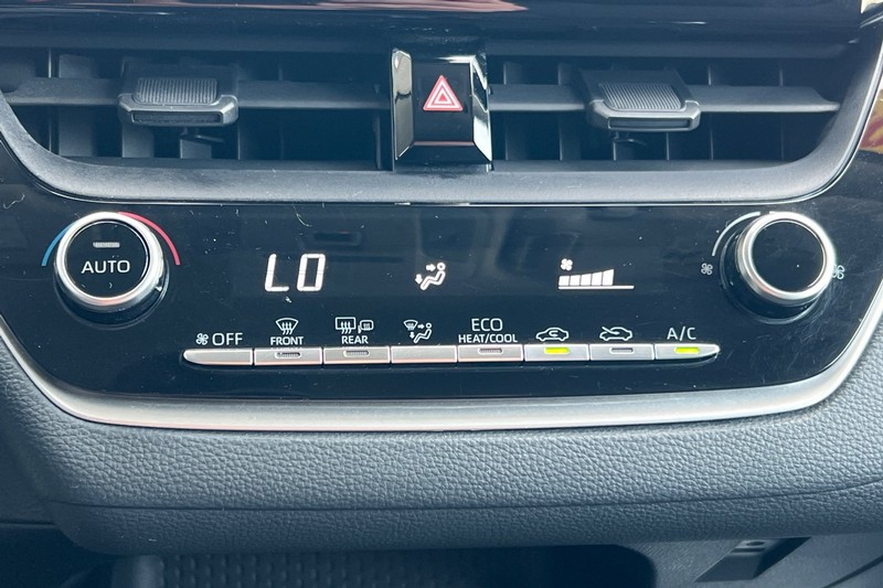 Toyota Corolla Vehicle Full-screen Gallery Image 19