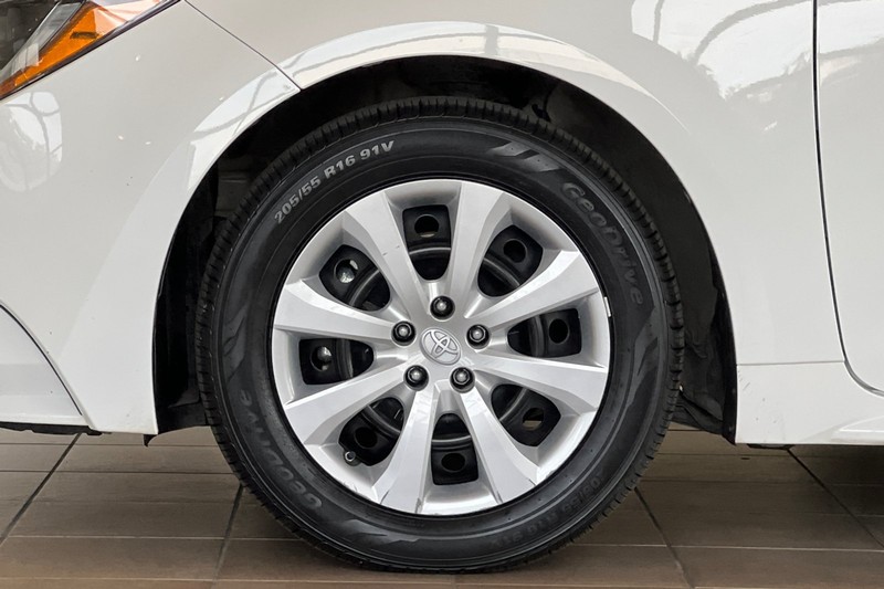 Toyota Corolla Vehicle Full-screen Gallery Image 24