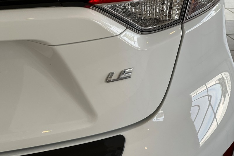 Toyota Corolla Vehicle Full-screen Gallery Image 25