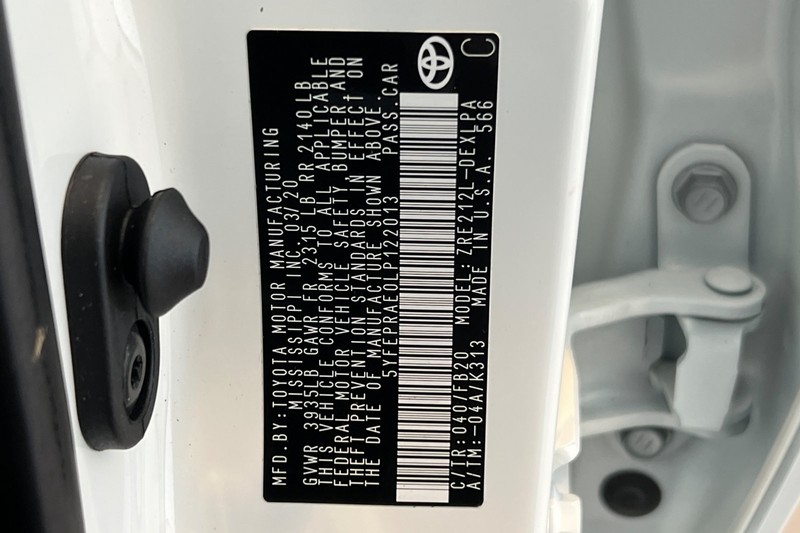 Toyota Corolla Vehicle Full-screen Gallery Image 26