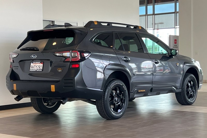 Subaru Outback Vehicle Full-screen Gallery Image 04