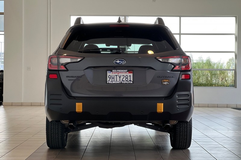 Subaru Outback Vehicle Full-screen Gallery Image 05