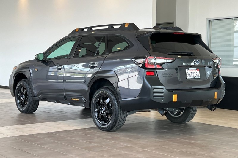 Subaru Outback Vehicle Full-screen Gallery Image 06