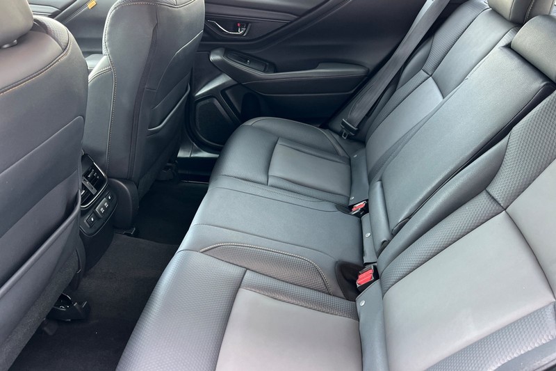 Subaru Outback Vehicle Full-screen Gallery Image 12