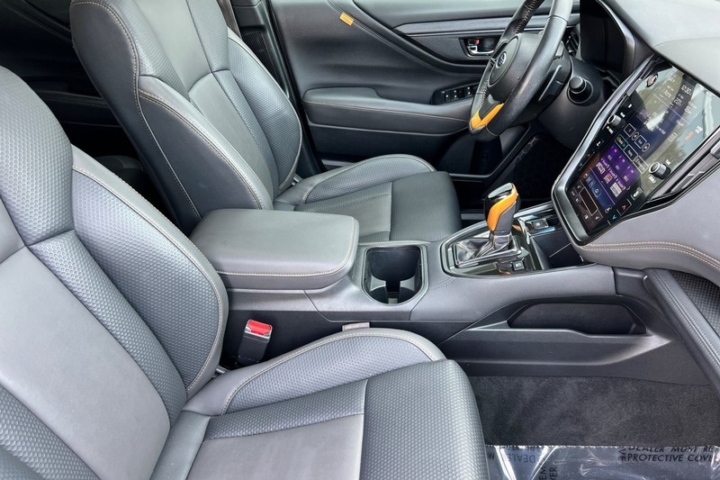 Subaru Outback Vehicle Full-screen Gallery Image 16