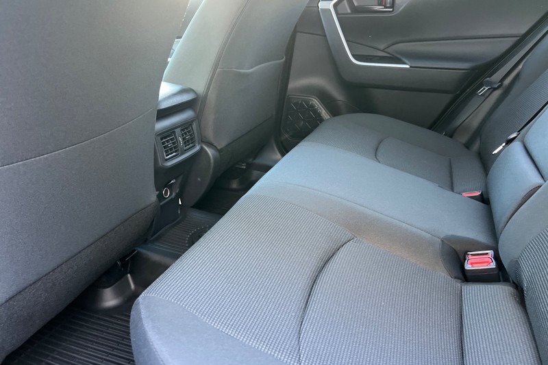 Toyota RAV4 Vehicle Full-screen Gallery Image 10