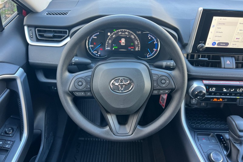 Toyota RAV4 Vehicle Full-screen Gallery Image 12