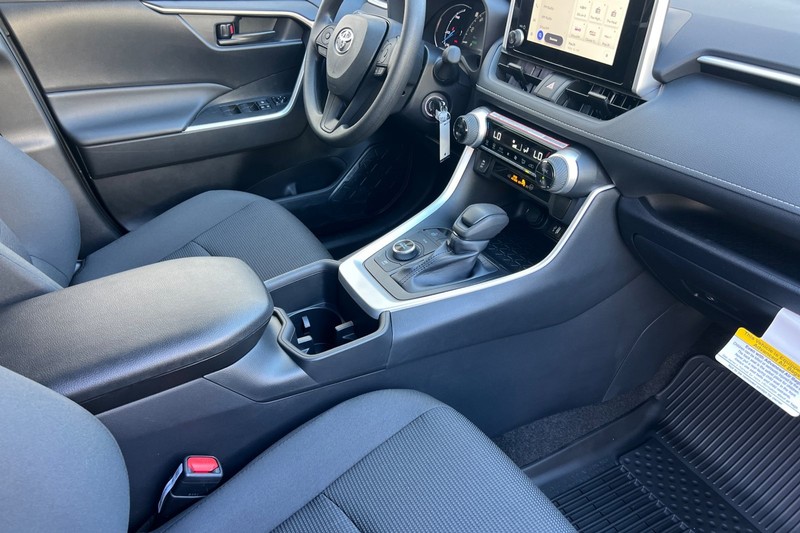 Toyota RAV4 Vehicle Full-screen Gallery Image 14