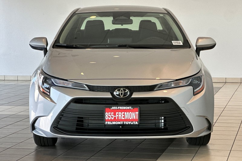 Toyota Corolla Vehicle Full-screen Gallery Image 03