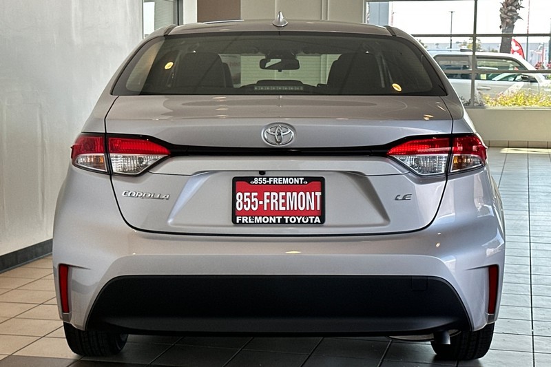 Toyota Corolla Vehicle Full-screen Gallery Image 06