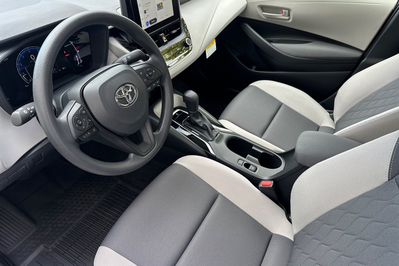 Toyota Corolla Vehicle Full-screen Gallery Image 08