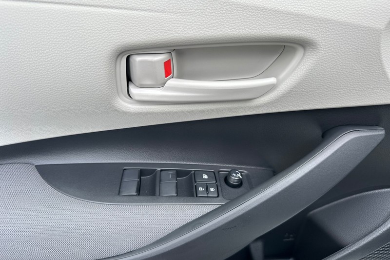 Toyota Corolla Vehicle Full-screen Gallery Image 09