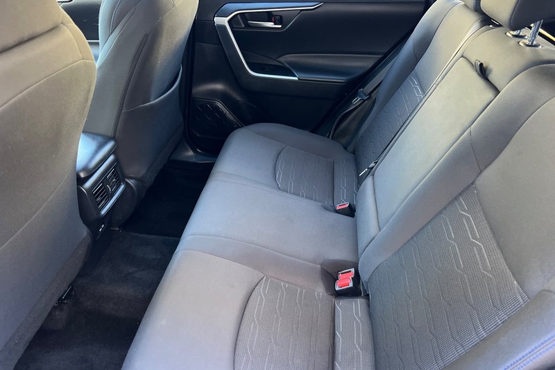 Toyota RAV4 Hybrid Vehicle Full-screen Gallery Image 12