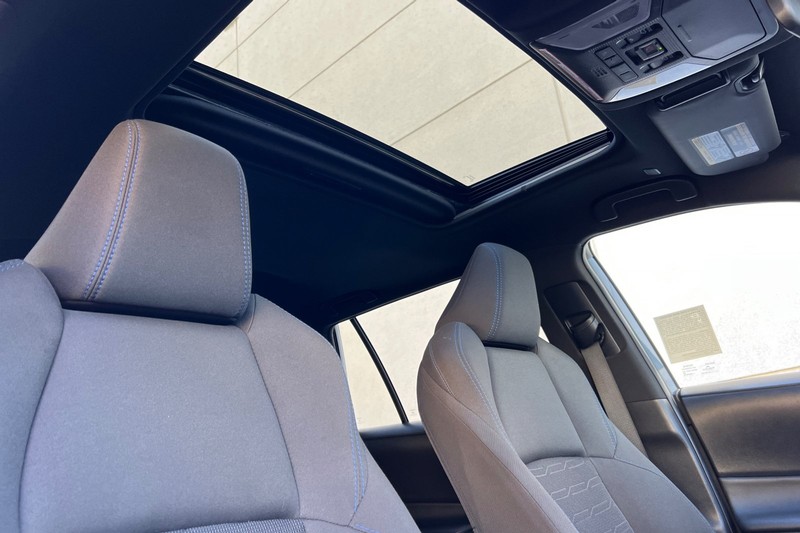 Toyota RAV4 Hybrid Vehicle Full-screen Gallery Image 17