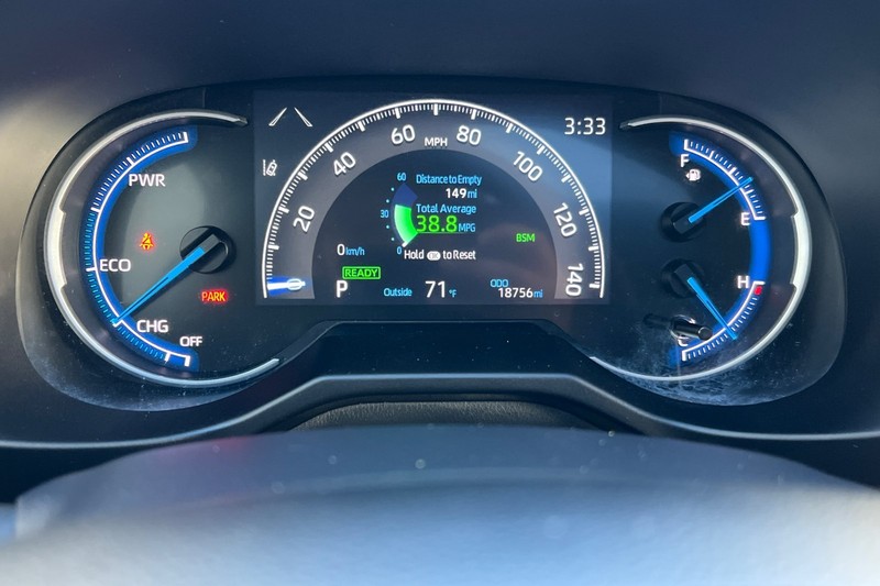 Toyota RAV4 Hybrid Vehicle Full-screen Gallery Image 24