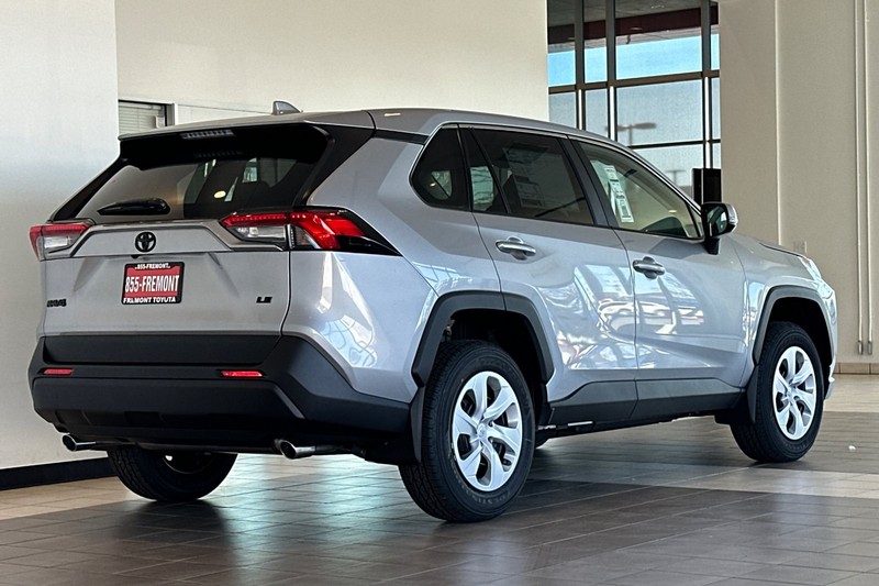 Toyota RAV4 Vehicle Full-screen Gallery Image 05