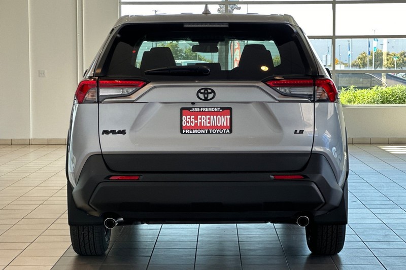 Toyota RAV4 Vehicle Full-screen Gallery Image 06