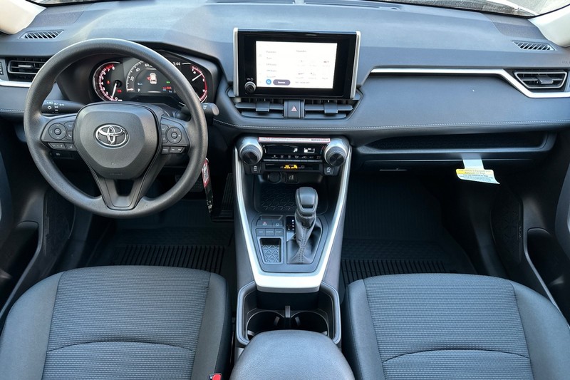 Toyota RAV4 Vehicle Full-screen Gallery Image 11