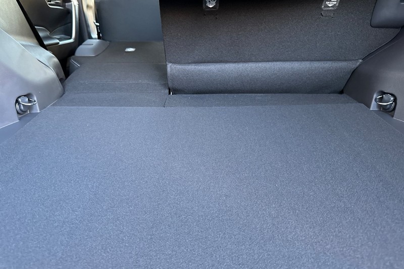 Toyota RAV4 Vehicle Full-screen Gallery Image 13