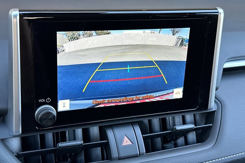 Toyota RAV4 Vehicle Full-screen Gallery Image 17