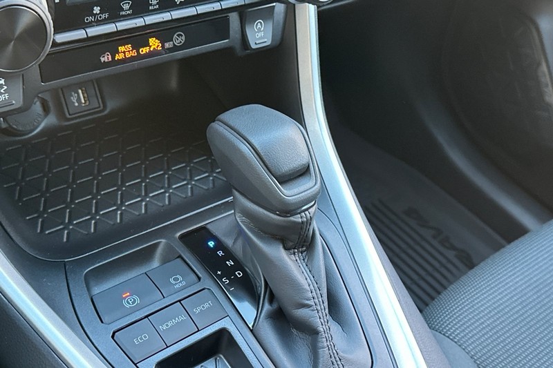 Toyota RAV4 Vehicle Full-screen Gallery Image 19