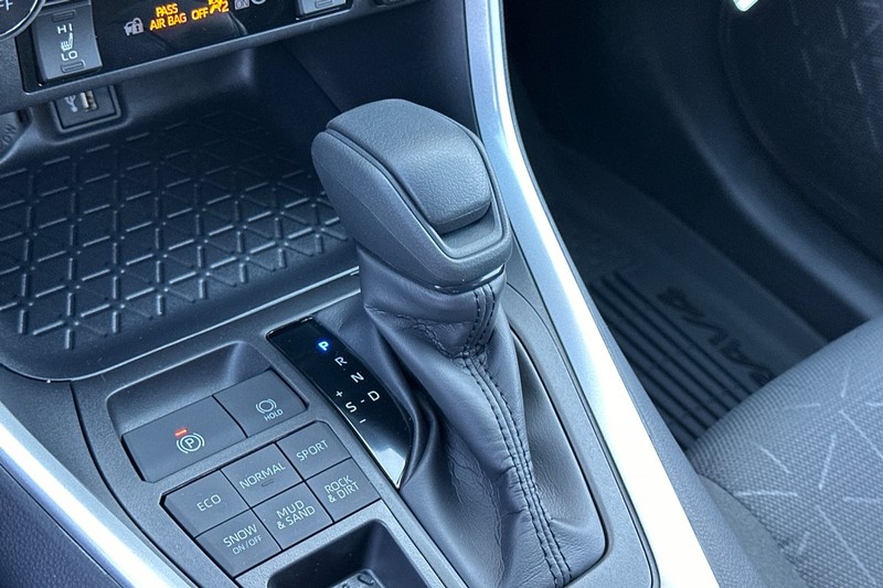 Toyota RAV4 Vehicle Full-screen Gallery Image 18