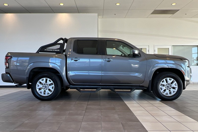 Nissan Frontier Vehicle Full-screen Gallery Image 03