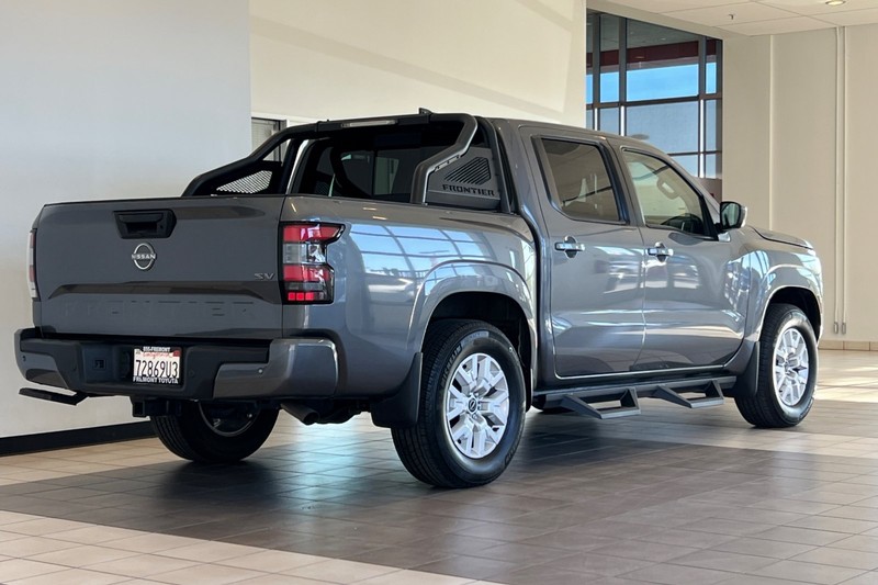 Nissan Frontier Vehicle Full-screen Gallery Image 04