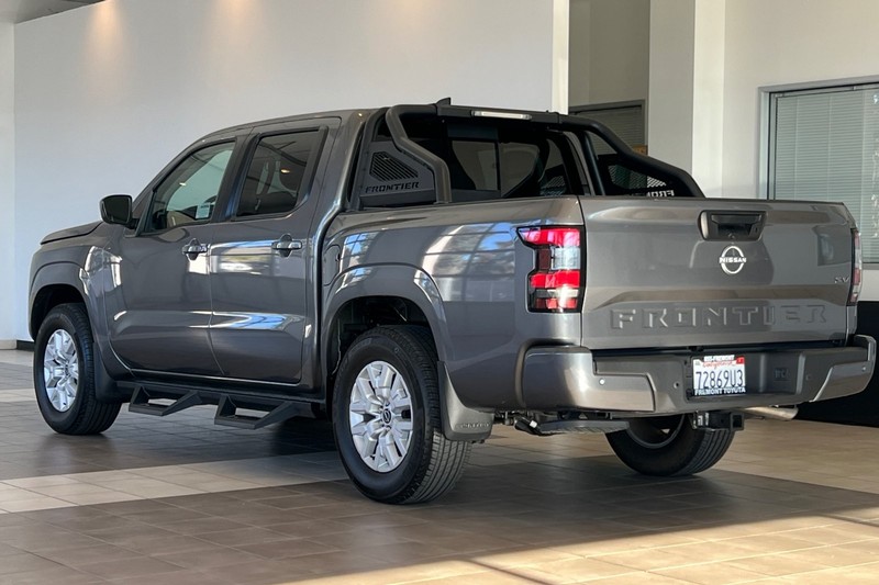 Nissan Frontier Vehicle Full-screen Gallery Image 06