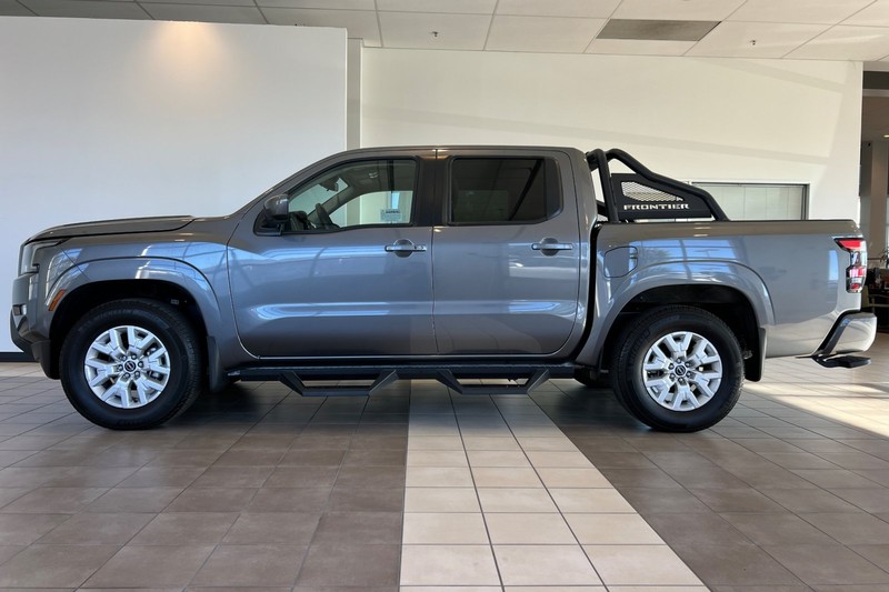 Nissan Frontier Vehicle Full-screen Gallery Image 07