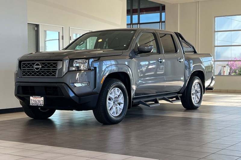 Nissan Frontier Vehicle Full-screen Gallery Image 08