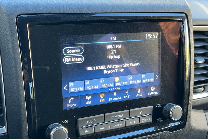 Nissan Frontier Vehicle Full-screen Gallery Image 17