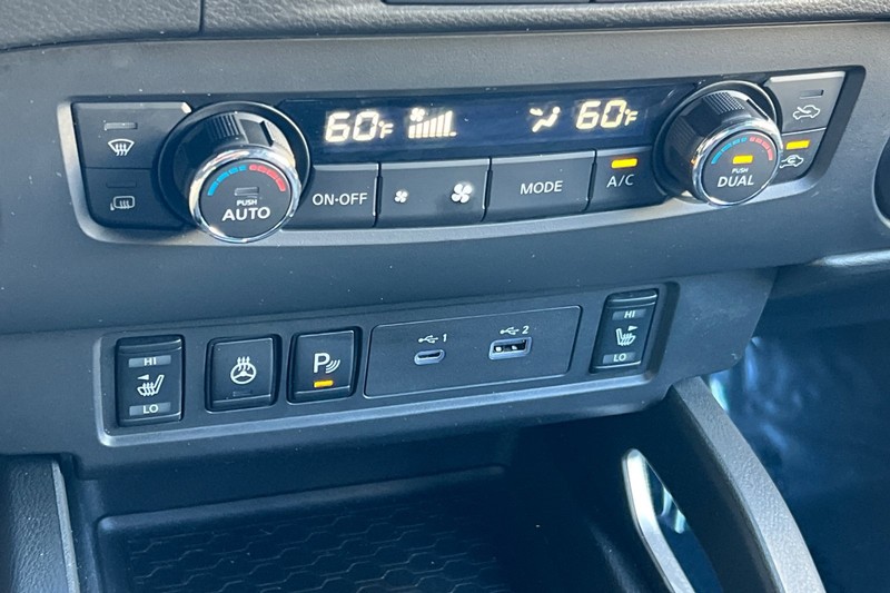 Nissan Frontier Vehicle Full-screen Gallery Image 19