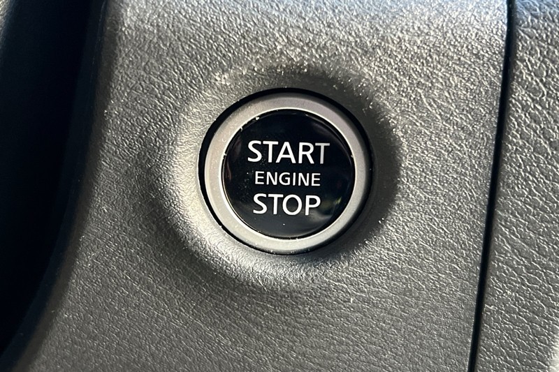 Nissan Frontier Vehicle Full-screen Gallery Image 21