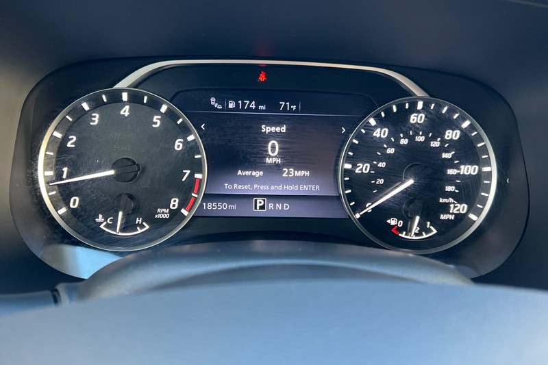 Nissan Frontier Vehicle Full-screen Gallery Image 23