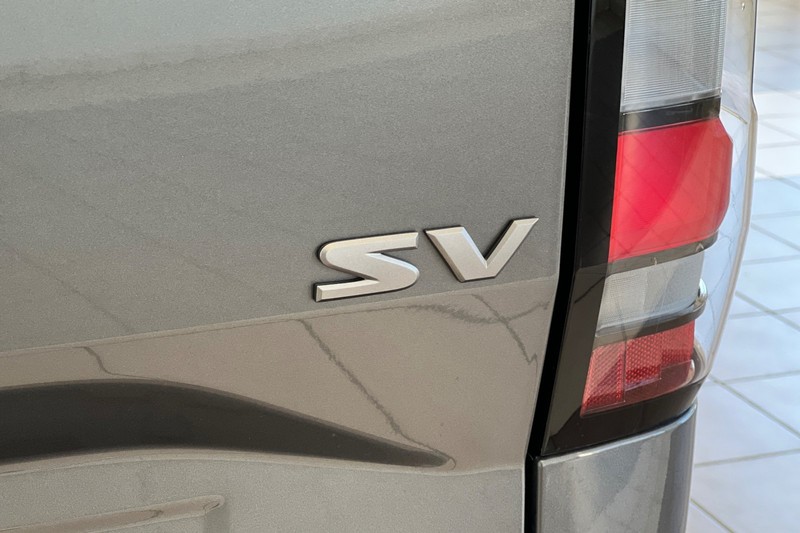 Nissan Frontier Vehicle Full-screen Gallery Image 26